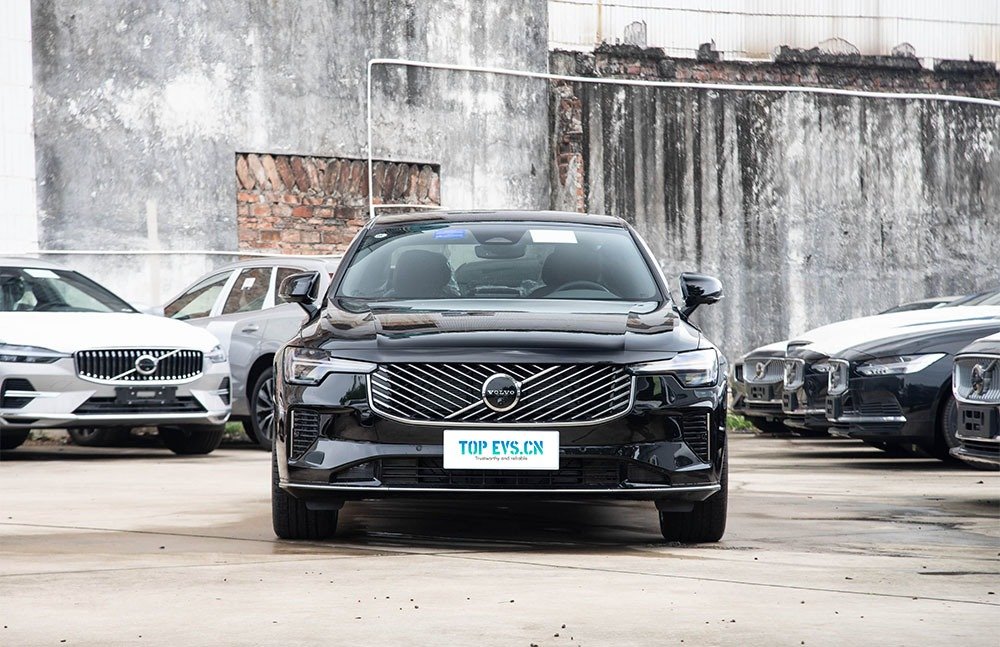 imgi_3_1_3 2026 Volvo S90 - Image 1
