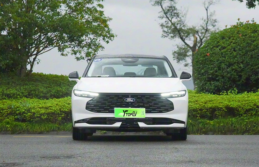 imgi_3_1_3(41) Ford Mondeo 2026 - Image 1