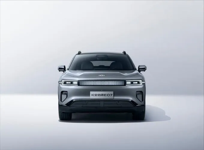 imgi_46_Prepayments-Best-Price-White-Color-Good-Look-Changan-Qiyuan-Nevo-E07-Adult-4-Wheel-El Changan Qiyuan E07 Pure Electric Four-Wheel Drive New Energy Vehicle Car - Image 1
