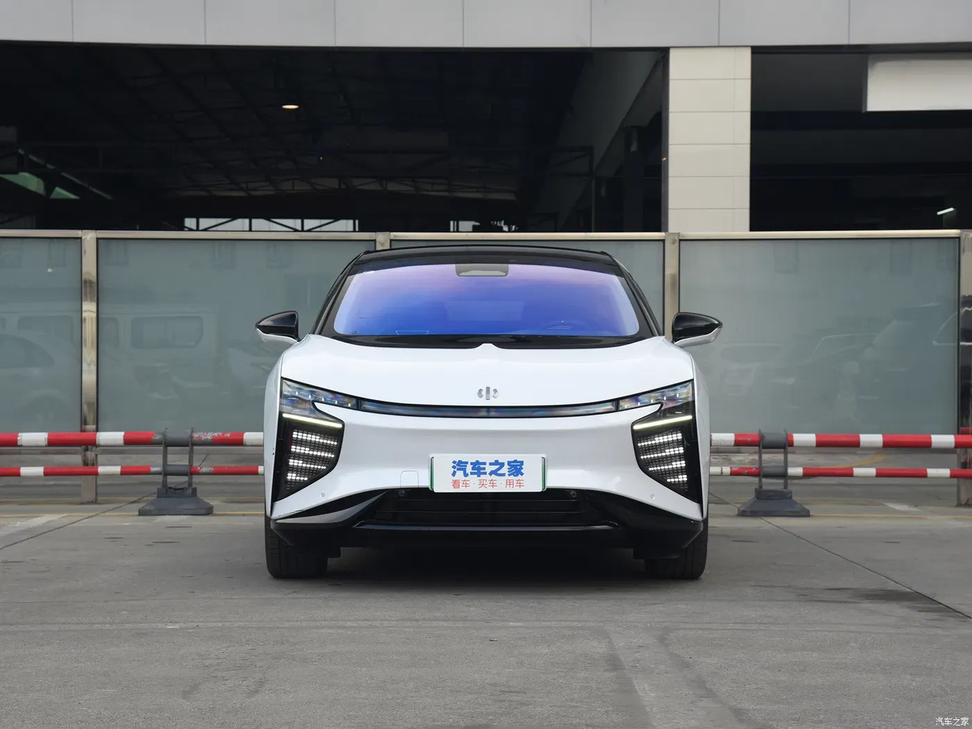 imgi_67_Hiphi-X-2022-Zhiyuan-Edition-6-Seats-Long-Range-Edition-Pure-Electric Hiphi X Mechanical Sport Style Pure Electric Vehicle - Image 1