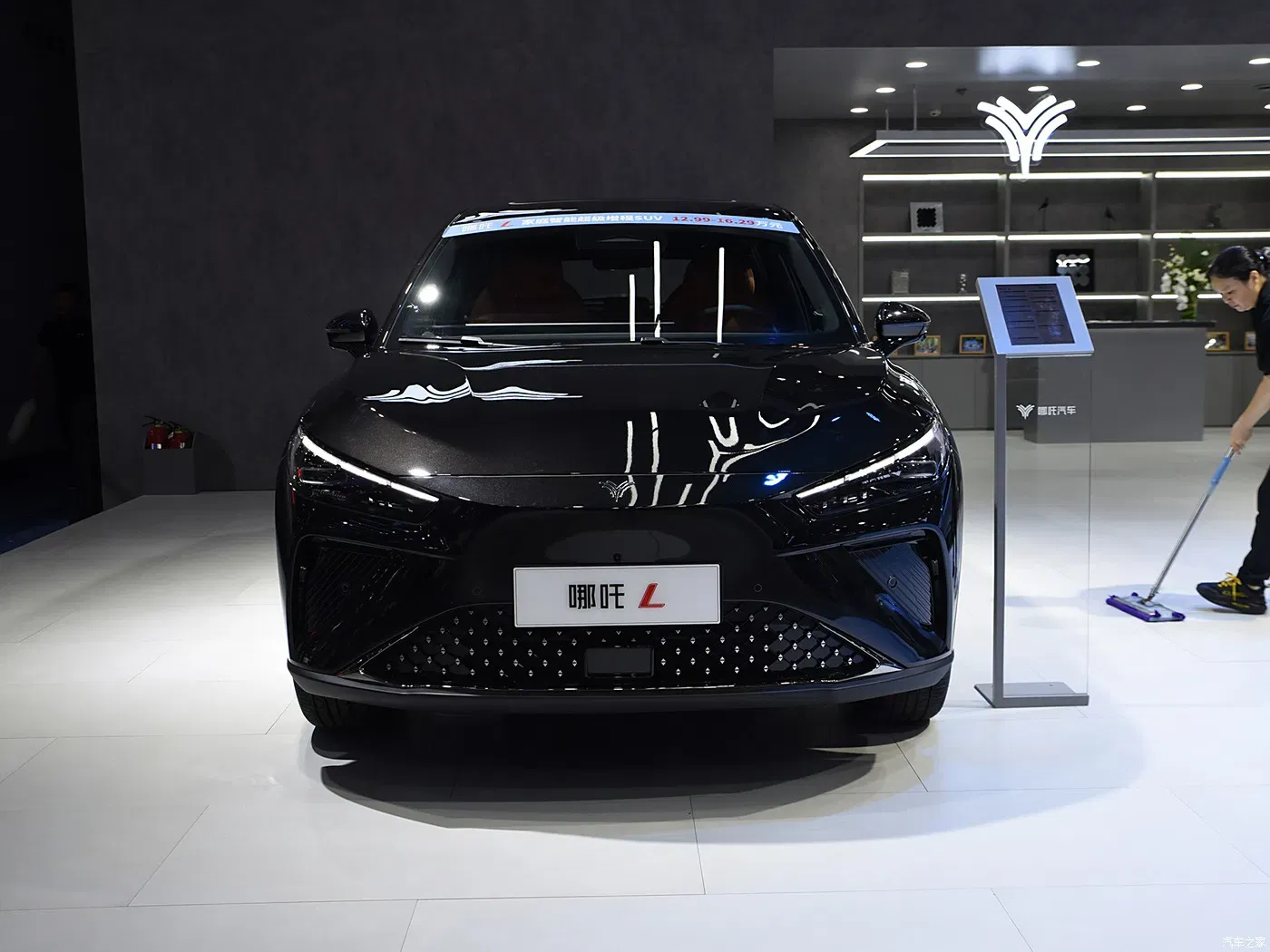 imgi_75_Neta-L-2024-Pure-Electric-SUV-510km-Range-and-Extend-Range-All-Versions-Available Neta L EV Electric Compact SUV Electric Car - Image 1