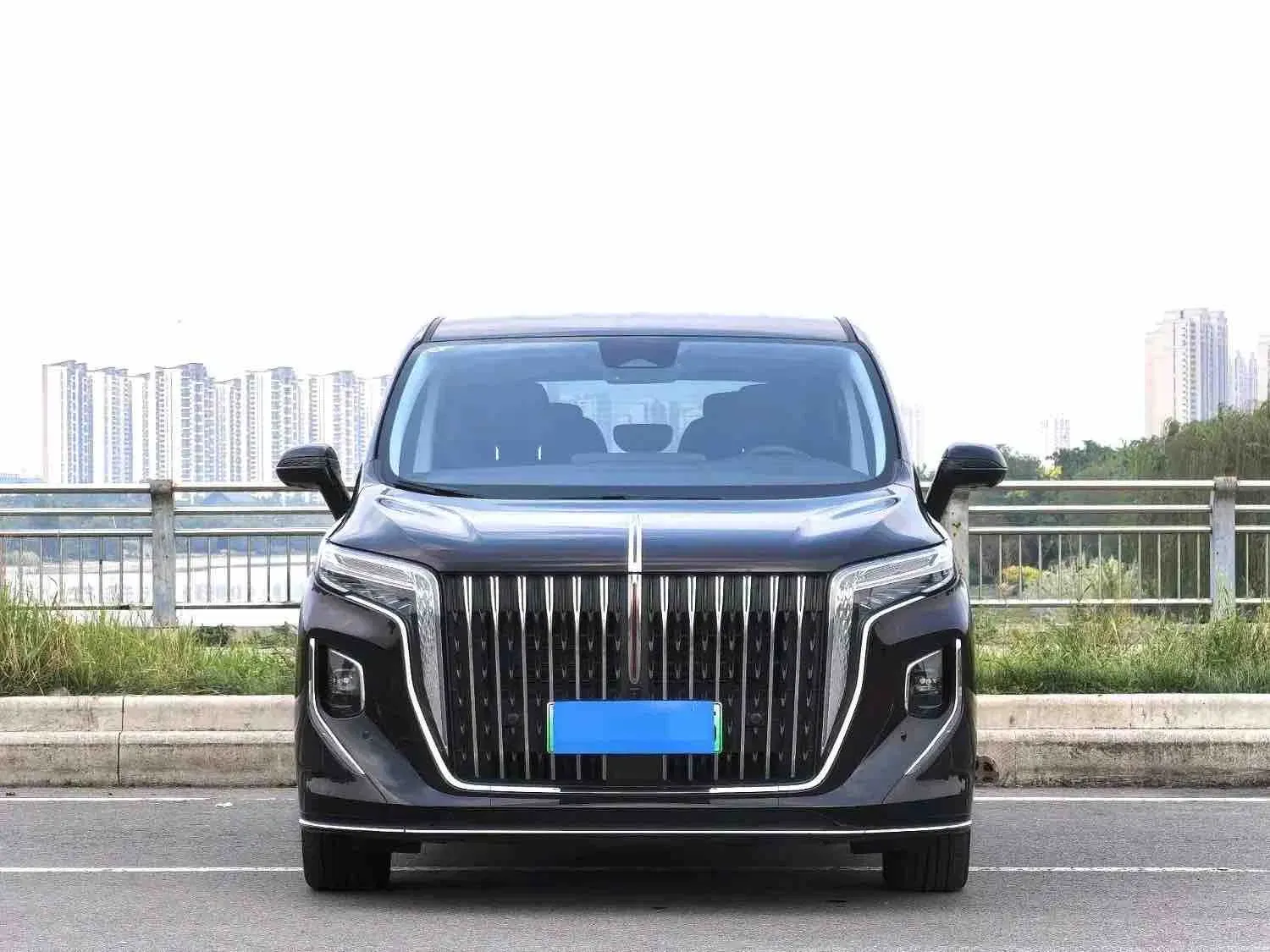 imgi_83_Used-2025-Hongqi-Hq9-Phev-220km-Range-Auto-Car-Used-Car-Hybrid-C 2026 Hongqi Hq9 Phev 220km Range - Image 1