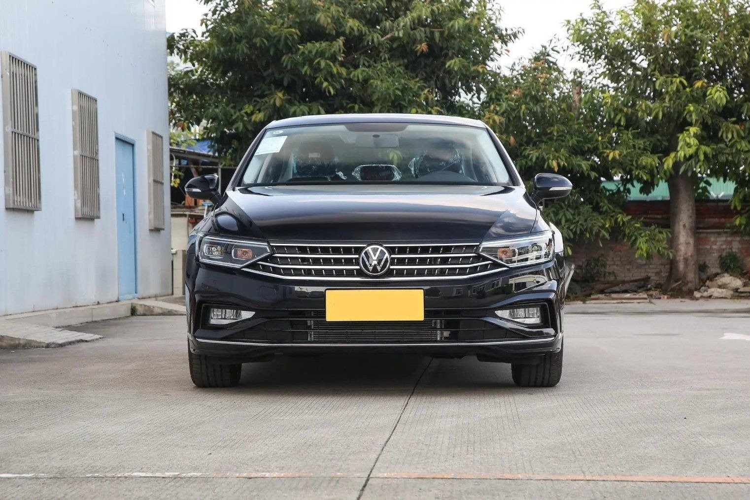imgi_87_2025-2024-2023-Volkswagen-Magotan-1-4t-2-0t-Petrol-4-Door-5 2026 Volkswagen Magotan 1.4t-2.0t 4-Door 5-Seater Sedan Gasoline Vehicle - Image 1