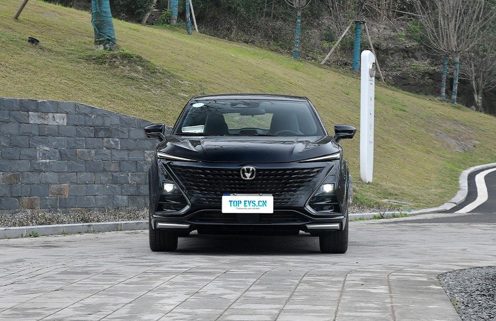 imgi_3_1_3(1) Changan UNI-T - Image 1