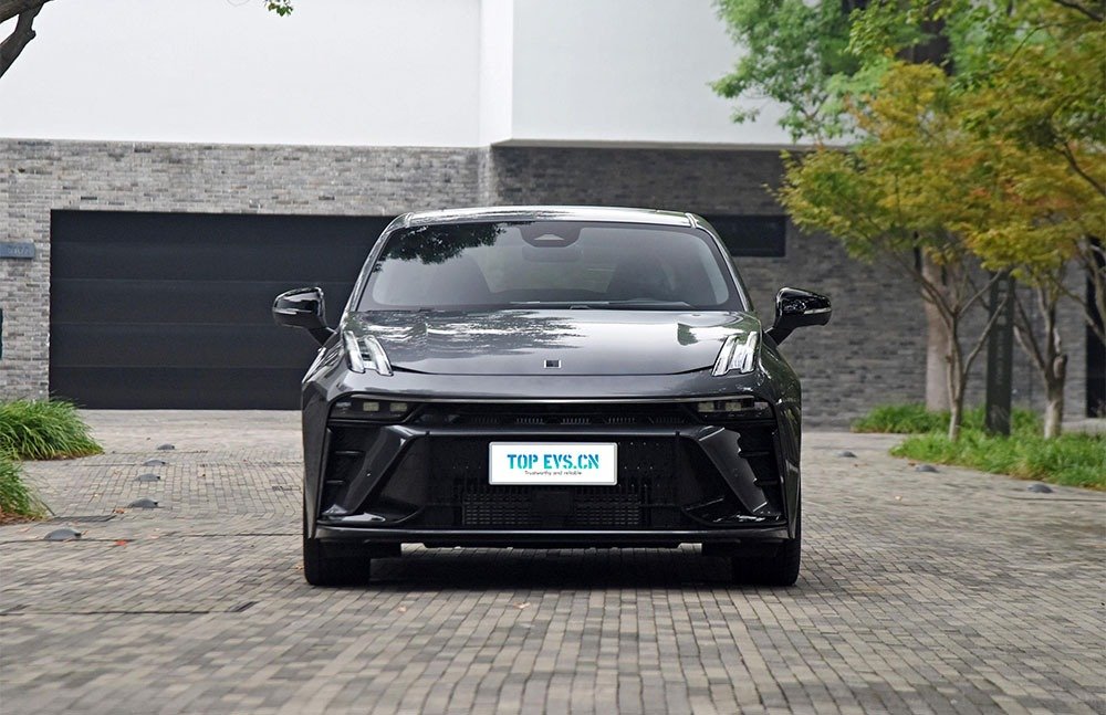 imgi_3_1_3(18) Lynk & Co 03 - Image 1