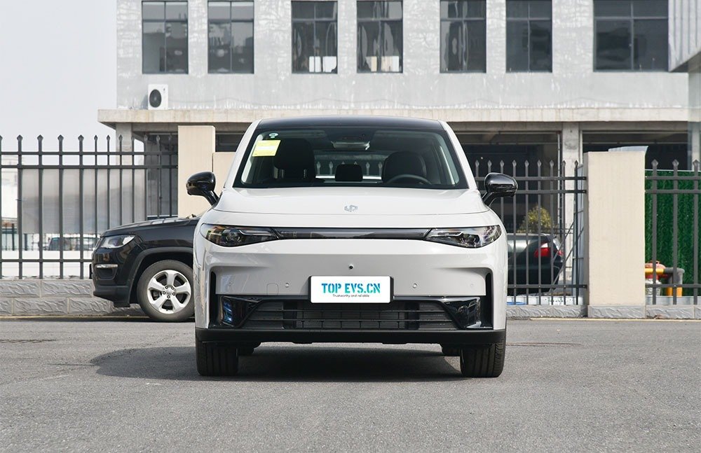 imgi_3_3_3(1) Leapmotor C10 Electric SUV - Image 1