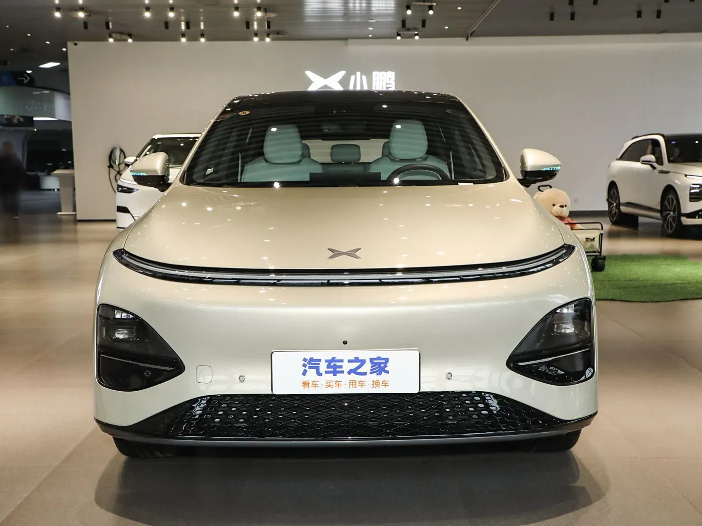 imgi_89_Xpeng-G6-2024-China-Electric-Car-New-Energy-Vehicle-Xiao-Peng-Xpeng-G6-EV-Car Xpeng G6 - Image 1